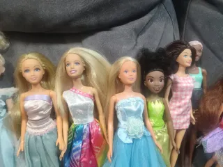 Lote Barbie, Disney y otras muñecas