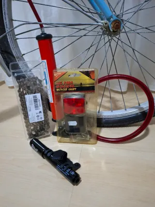 Bicicleta de ciudad azul