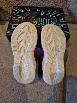 Zapatillas Skechers S-Lights Niños " Es talla 31"