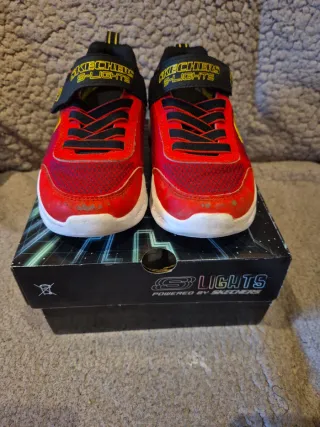 Zapatillas Skechers S-Lights Niños " Es talla 31"