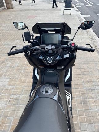 Yamaha T-Max 560 Tech Max 2025 Negra