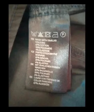 Camisa negra de H&M.