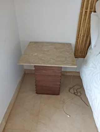Mesa auxiliar mármol y madera