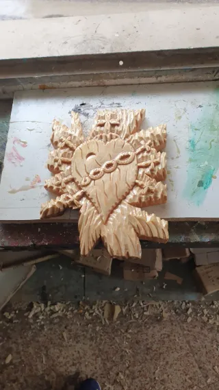 Corazón de Jesús tallado en madera