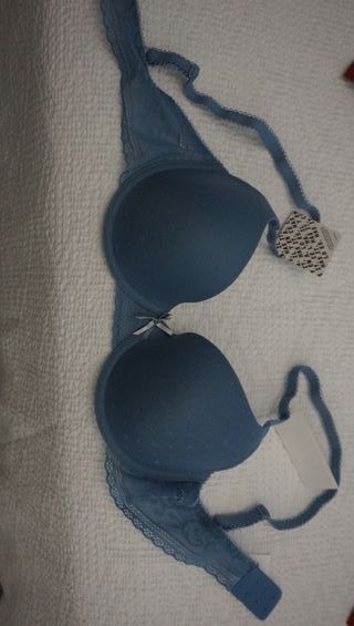 Sujetadores nuevos T.90 y 95 leer