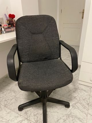 Silla de escritorio gris y negra