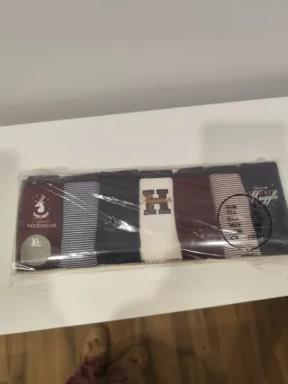 Conjunto sujetador y 7 braguitas sin estrenar
