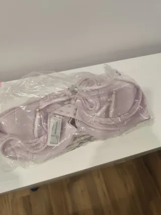Conjunto sujetador y 7 braguitas sin estrenar
