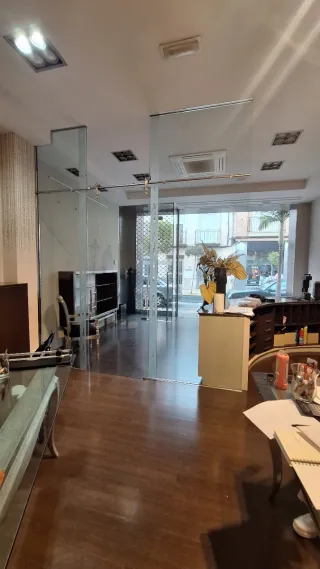 Estructura de cristal y aluminio