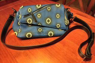 Bolso Desigual azul con estampado floral