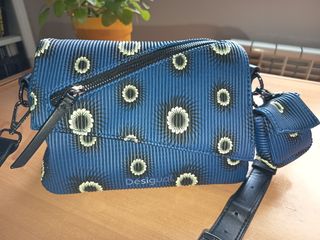 Bolso Desigual azul con estampado floral