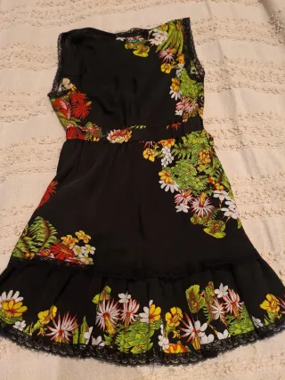 Top lencero Colcci floral negro