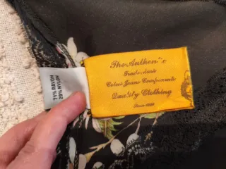 Top lencero Colcci floral negro