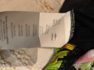 Top lencero Colcci floral negro