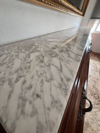 Aparador clásico madera y mármol