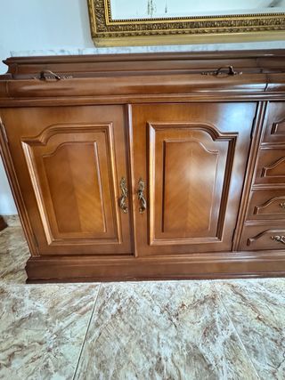Aparador clásico madera y mármol