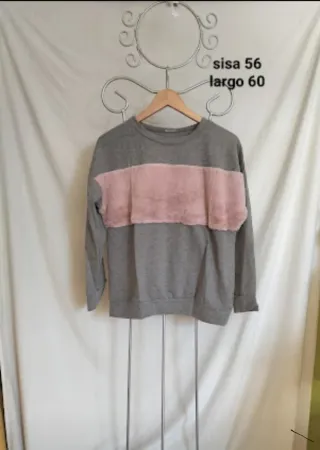 Sudadera gris y rosa con pelito