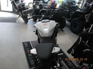 CFMOTO 675NK Negra y Blanca