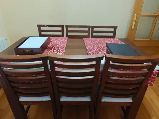 Mesa extensible y 6 sillas de salón