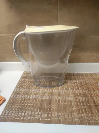 Jarra Brita Transparente y Beige