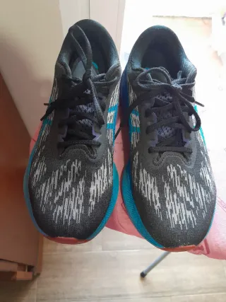 Zapatillas Asics Novablast 3 Talla 42.5