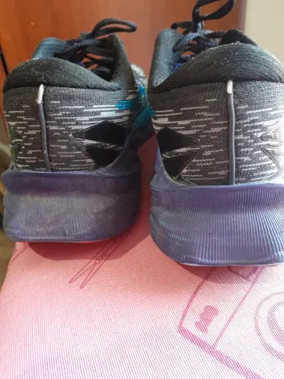 Zapatillas Asics Novablast 3 Talla 42.5