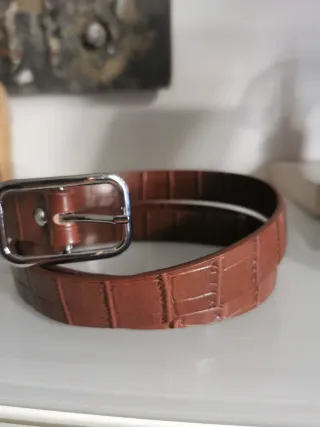 Cintura marrone effetto coccodrillo
