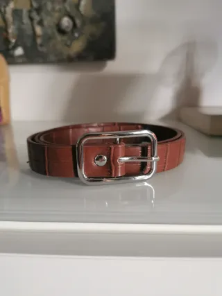 Cintura marrone effetto coccodrillo