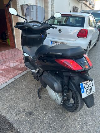 Yamaha Xmax Negra