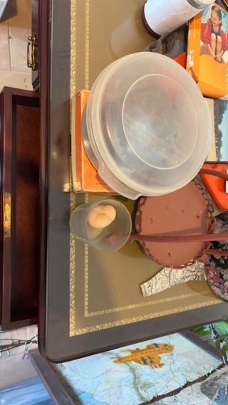 Escritorio de madera y cristal