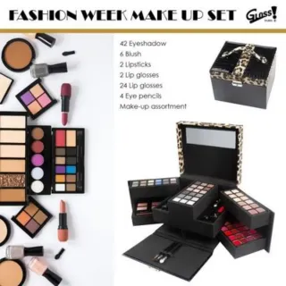 Cofre de maquillaje con espejo y compartimentos