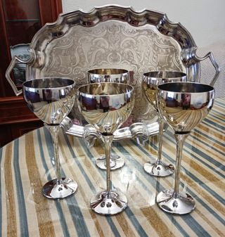Juego copas y bandeja metal baño plata