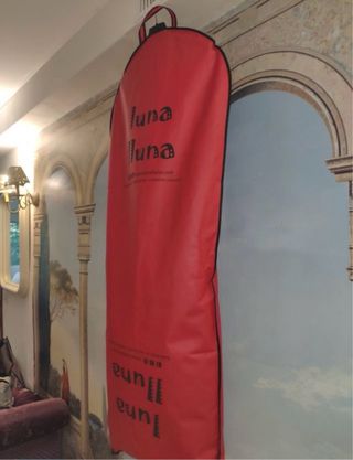 Vestido de fiesta largo plateado y azul.