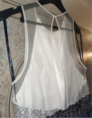 Vestido de fiesta largo plateado y azul.