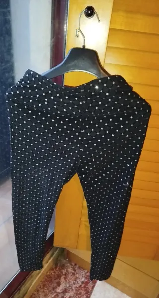 Mallas negras con detalles plateados