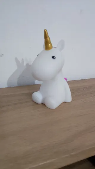 Lampada unicorno bianca con corno dorato