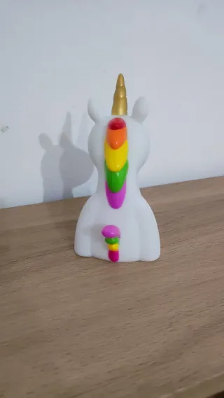 Lampada unicorno bianca con corno dorato