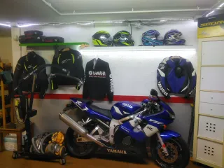 Yamaha R6 Sportbike