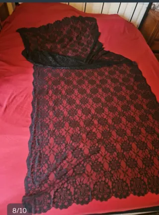 Mantilla madrina, peineta y guantes encaje