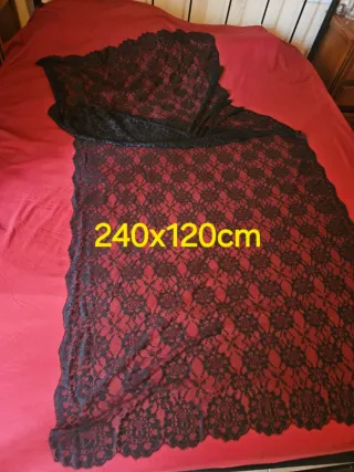 Mantilla madrina, peineta y guantes encaje