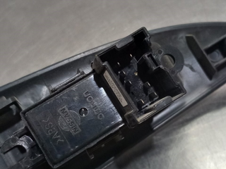 MANDO ELEVALUNAS TRASERO IZQUIERDO NISSAN PRIMERA