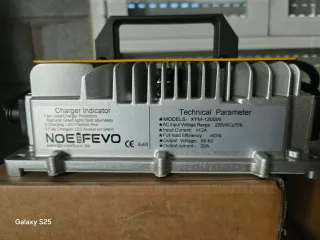 Cargador Batería NOEFEVO LiFePO4