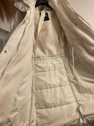 Abrigo Zara Beige con Capucha y Pelo