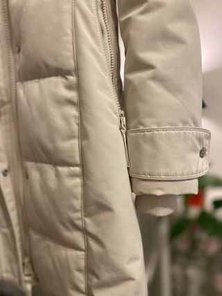 Abrigo Zara Beige con Capucha y Pelo