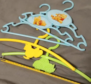 Perchas infantiles de colores