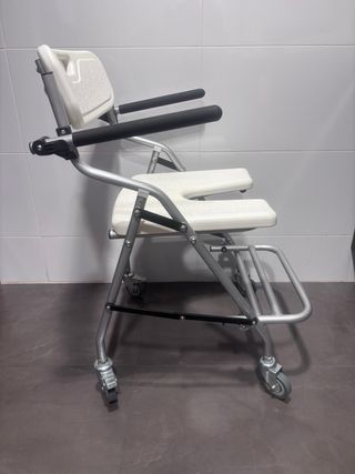 Silla de ducha con ruedas plegable