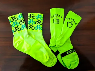 Dos pares de calcetines de Ciclismo.