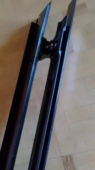 Bisagra para mueble equipo de música