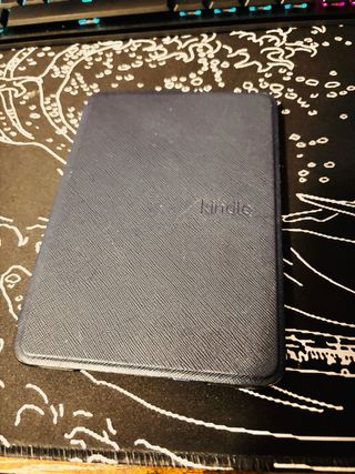 Kindle azul con funda