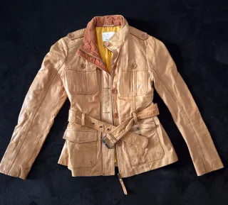 Chaqueta de piel marrón